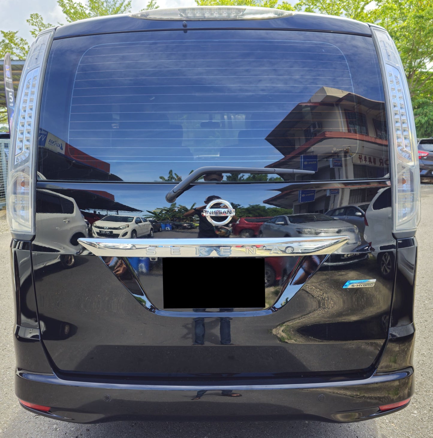 2013 Reg 2014 Nissan SERENA 2.0 A S-HYBRID HIGHWAY STAR PREMIUM (AT)