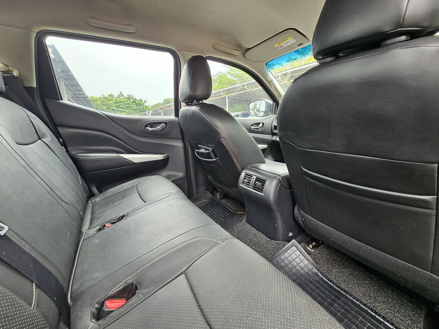 2018 Nissan NAVARA NP300 D/CAB 2.5 A (TYPE SE) 4WD (AT)