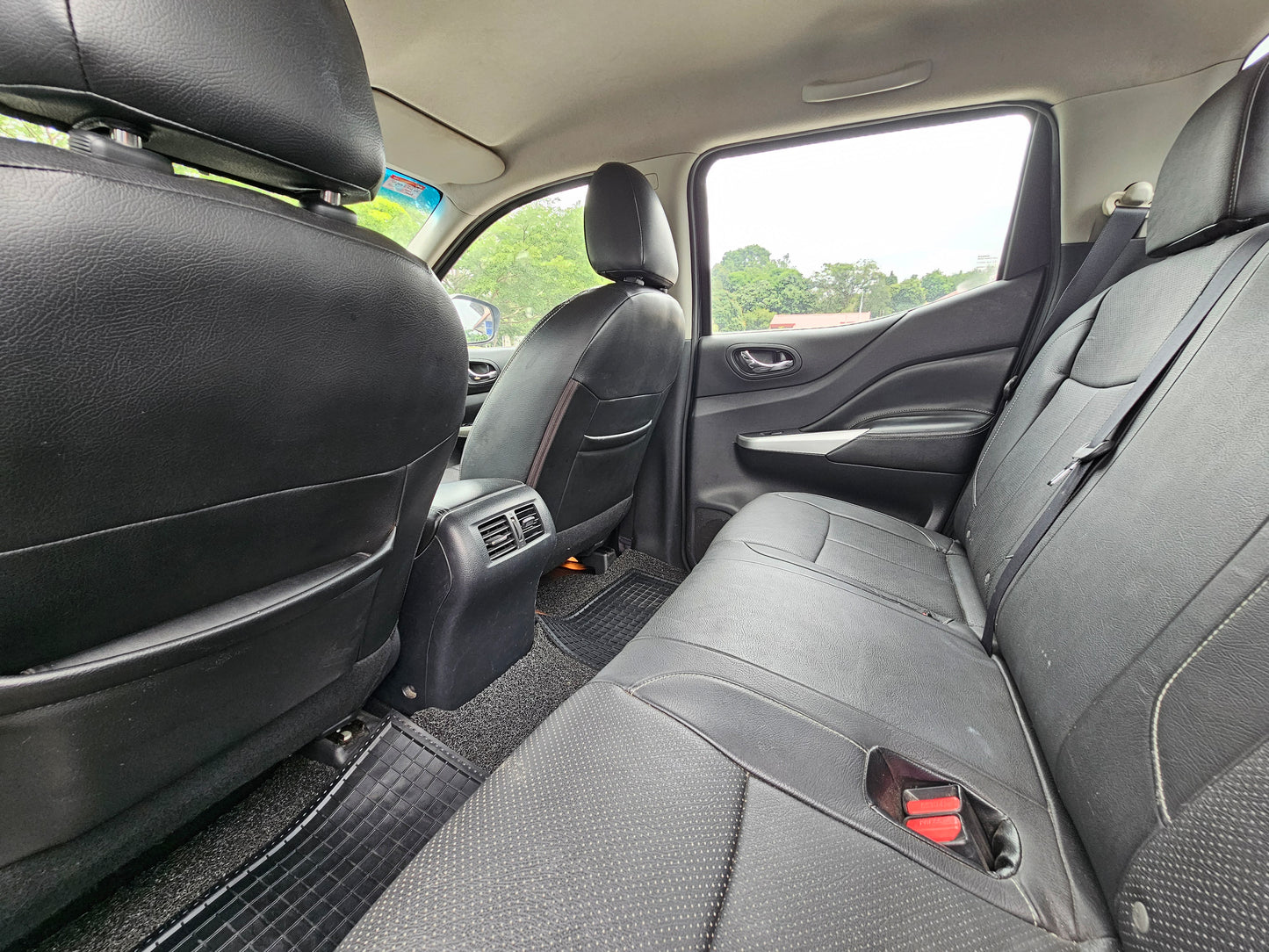 2018 Nissan NAVARA NP300 D/CAB 2.5 A (TYPE SE) 4WD (AT)