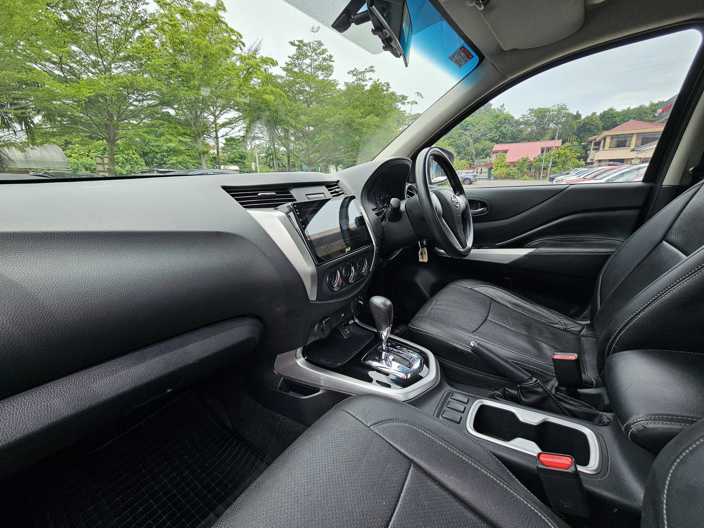 2018 Nissan NAVARA NP300 D/CAB 2.5 A (TYPE SE) 4WD (AT)