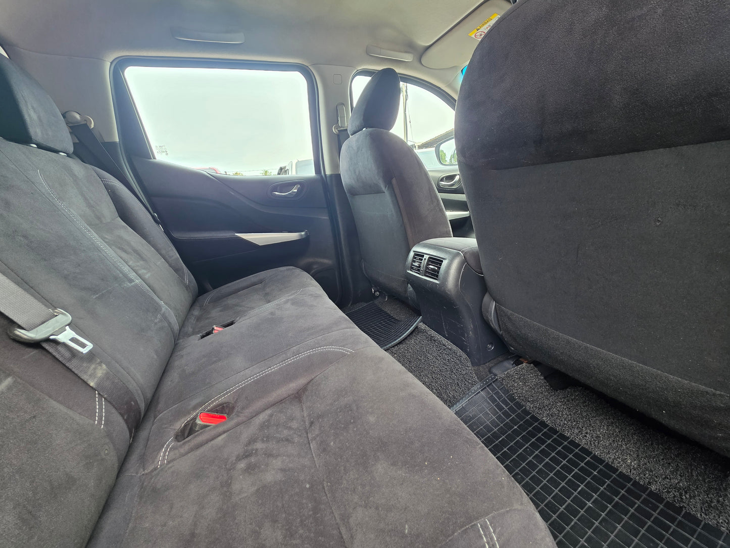 2019 Nissan NAVARA NP300 D/CAB 2.5 A (TYPE SE) 4WD (AT)