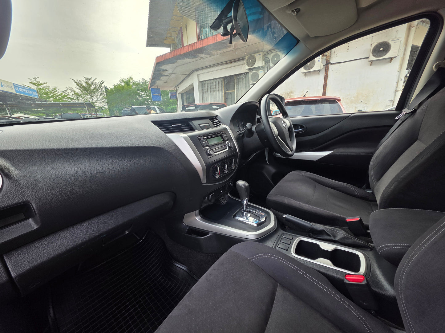 2019 Nissan NAVARA NP300 D/CAB 2.5 A (TYPE SE) 4WD (AT)