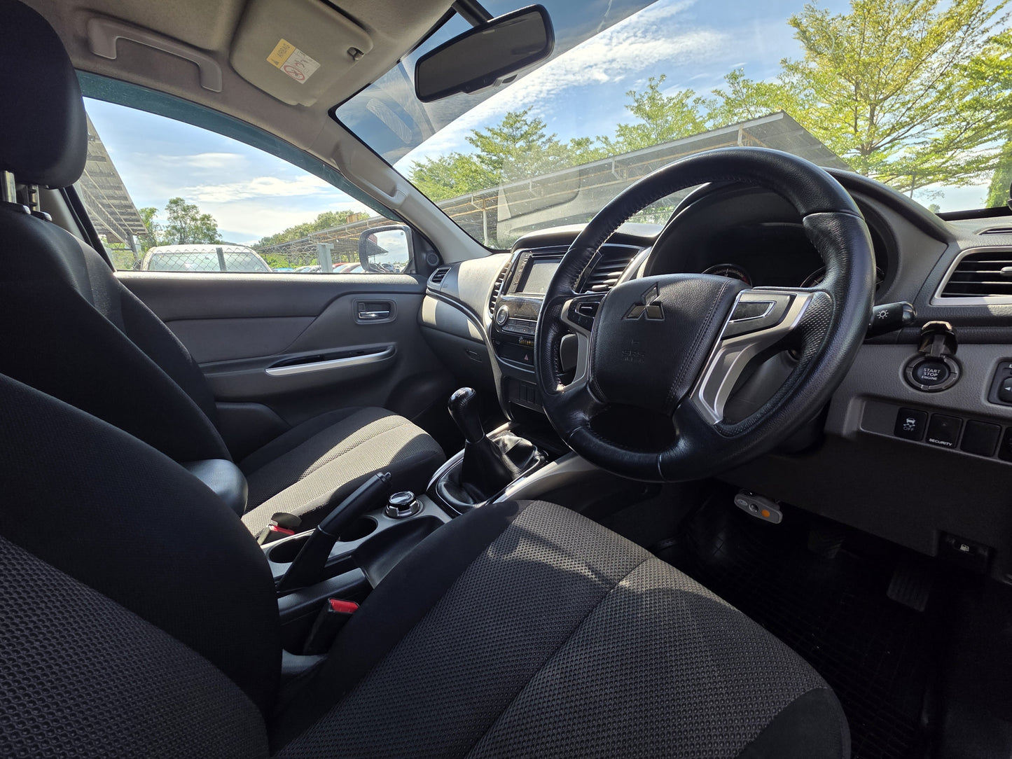 2018 (Reg 2019) Mitsubishi TRITON D/CAB 2.4 M VGT 4WD (MT)