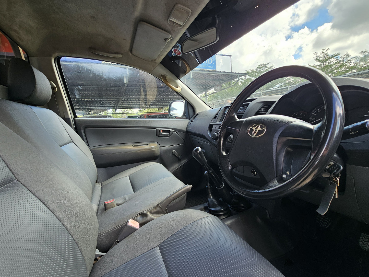 2015 Toyota HILUX SC 2.5 M VNT 4WD (MT)