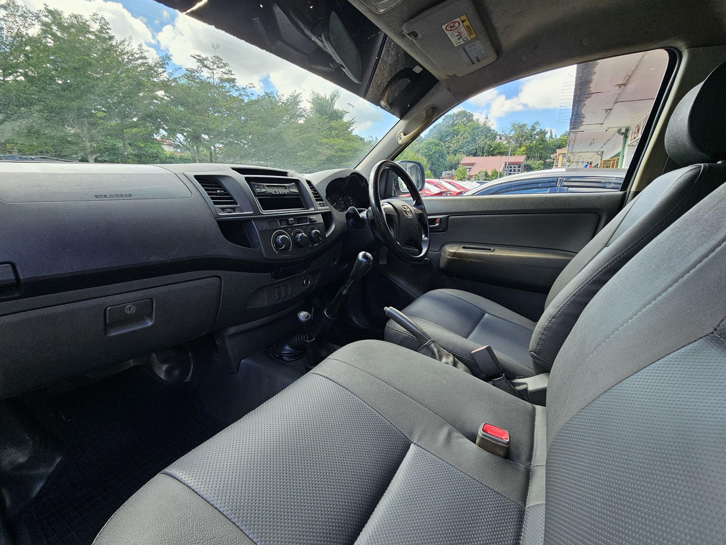 2015 Toyota HILUX SC 2.5 M VNT 4WD (MT)