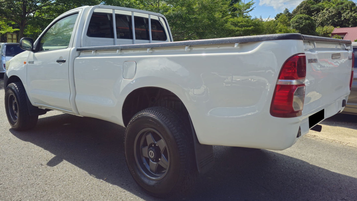 2015 Toyota HILUX SC 2.5 M VNT 4WD (MT)