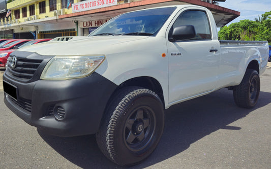 2015 Toyota HILUX SC 2.5 M VNT 4WD (MT)