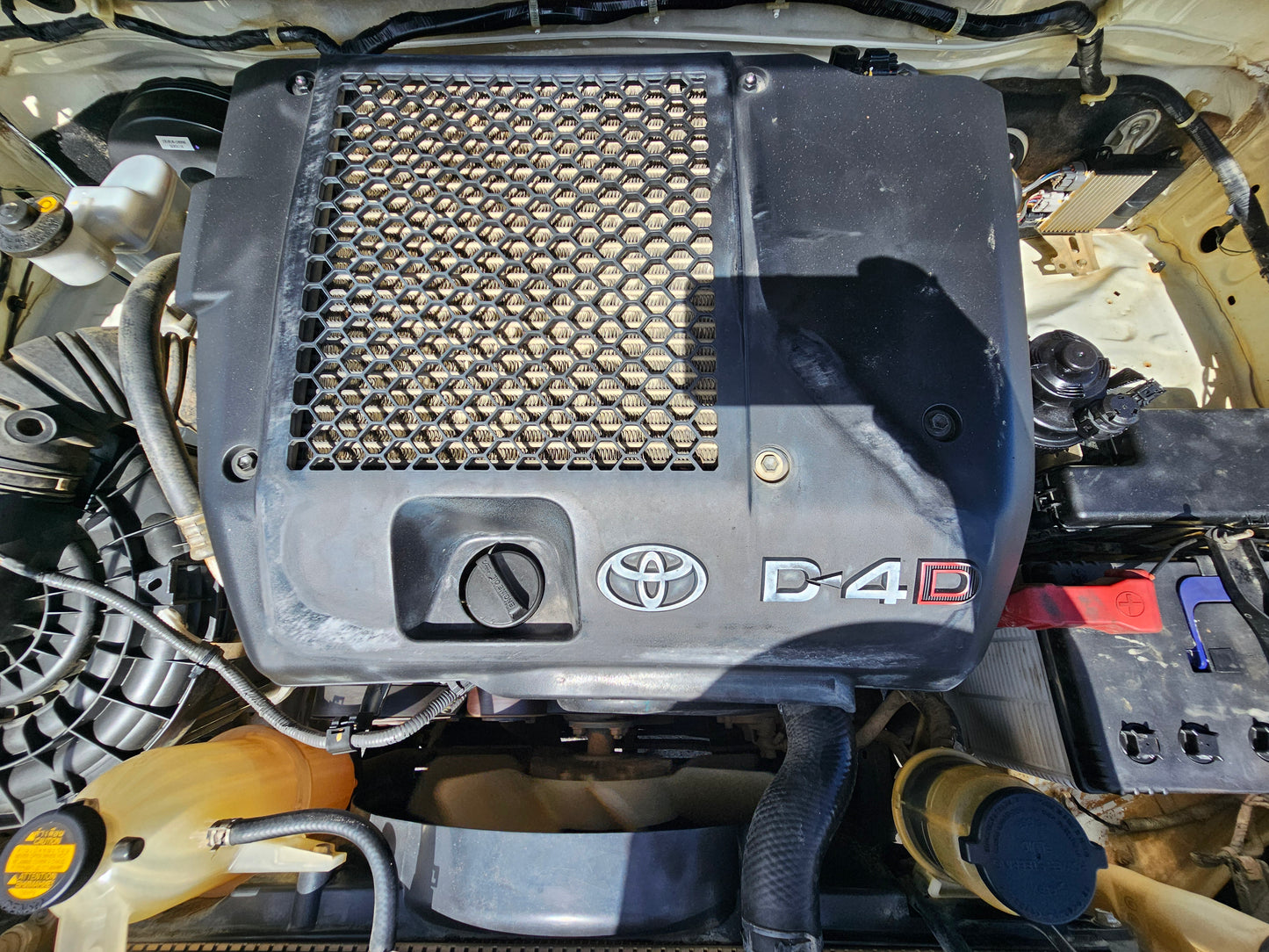 2015 Toyota HILUX SC 2.5 M VNT 4WD (MT)