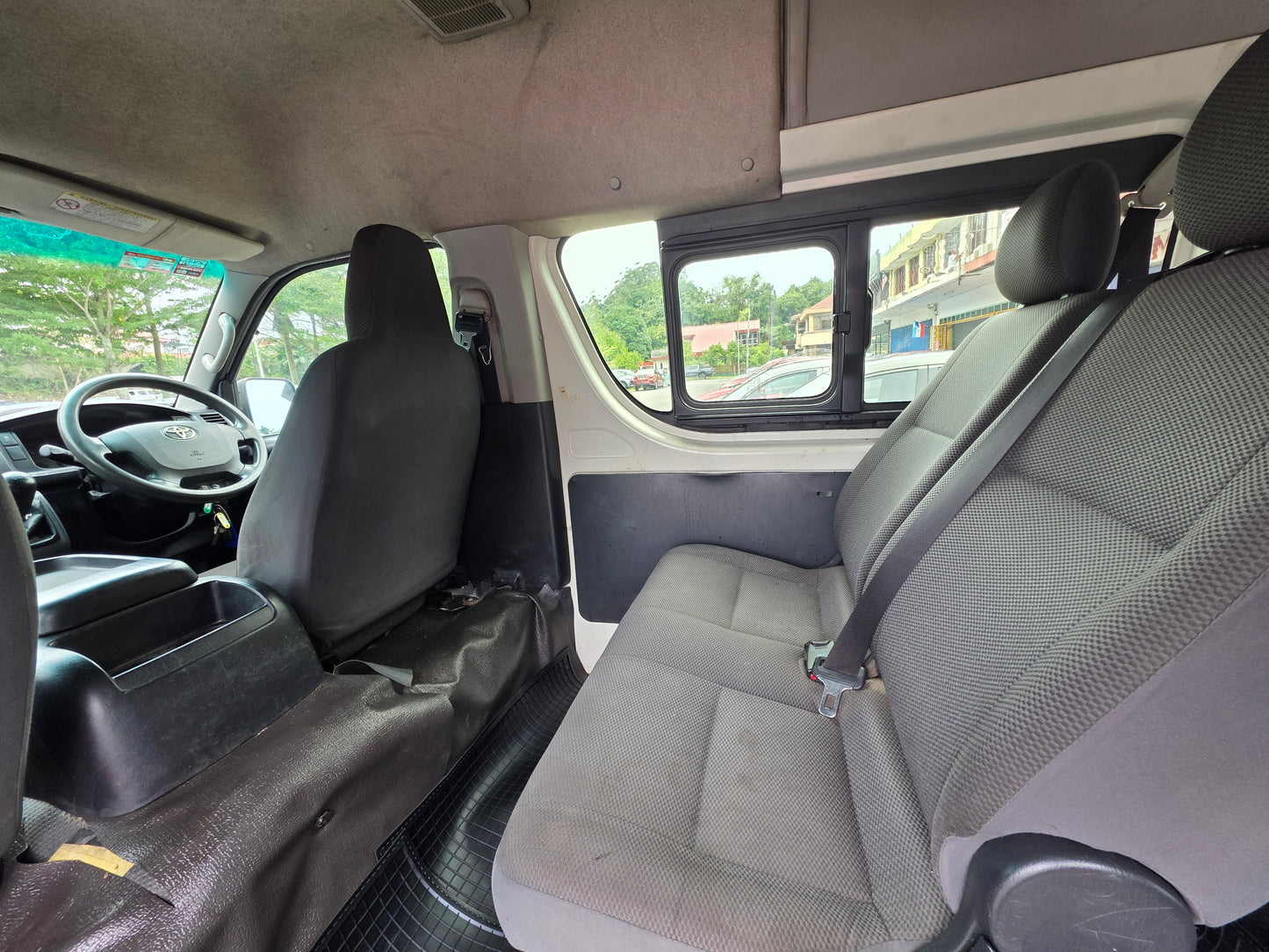2015 Toyota HIACE WINDOW VAN 2.5 M KDH200 (DIESEL) (MT)