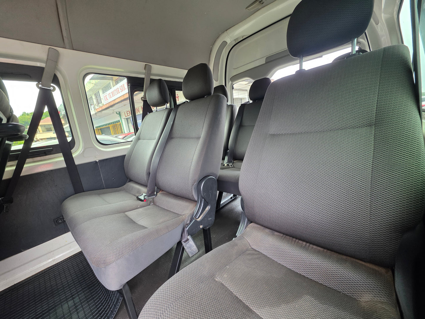 2015 Toyota HIACE WINDOW VAN 2.5 M KDH200 (DIESEL) (MT)