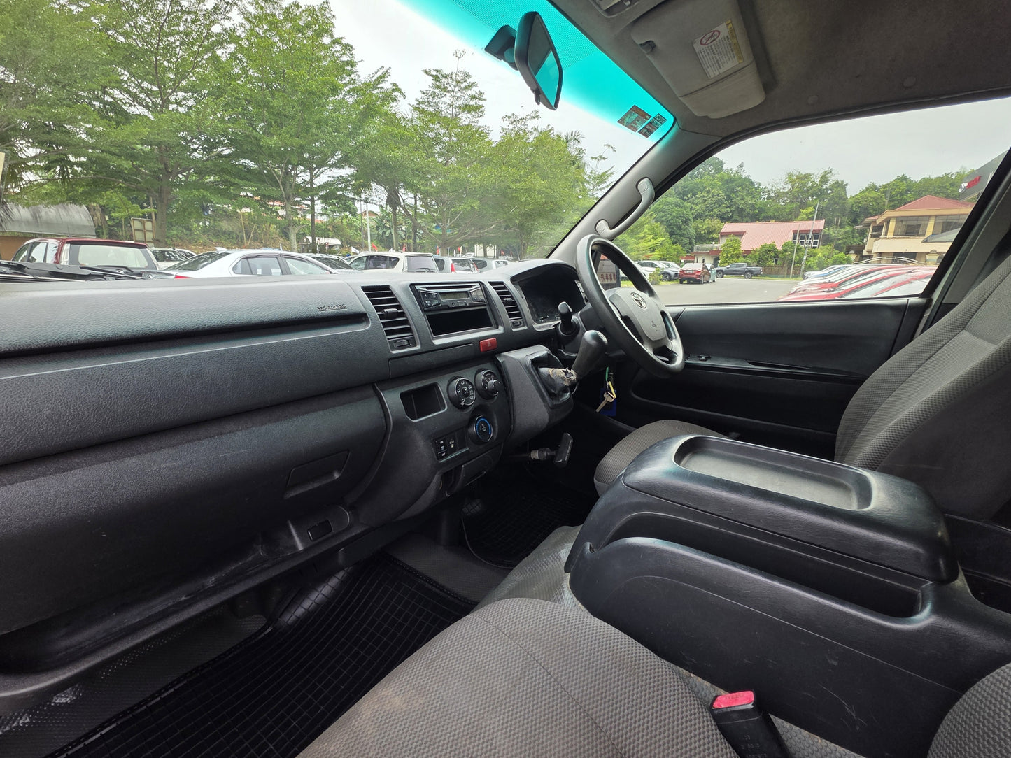 2015 Toyota HIACE WINDOW VAN 2.5 M KDH200 (DIESEL) (MT)