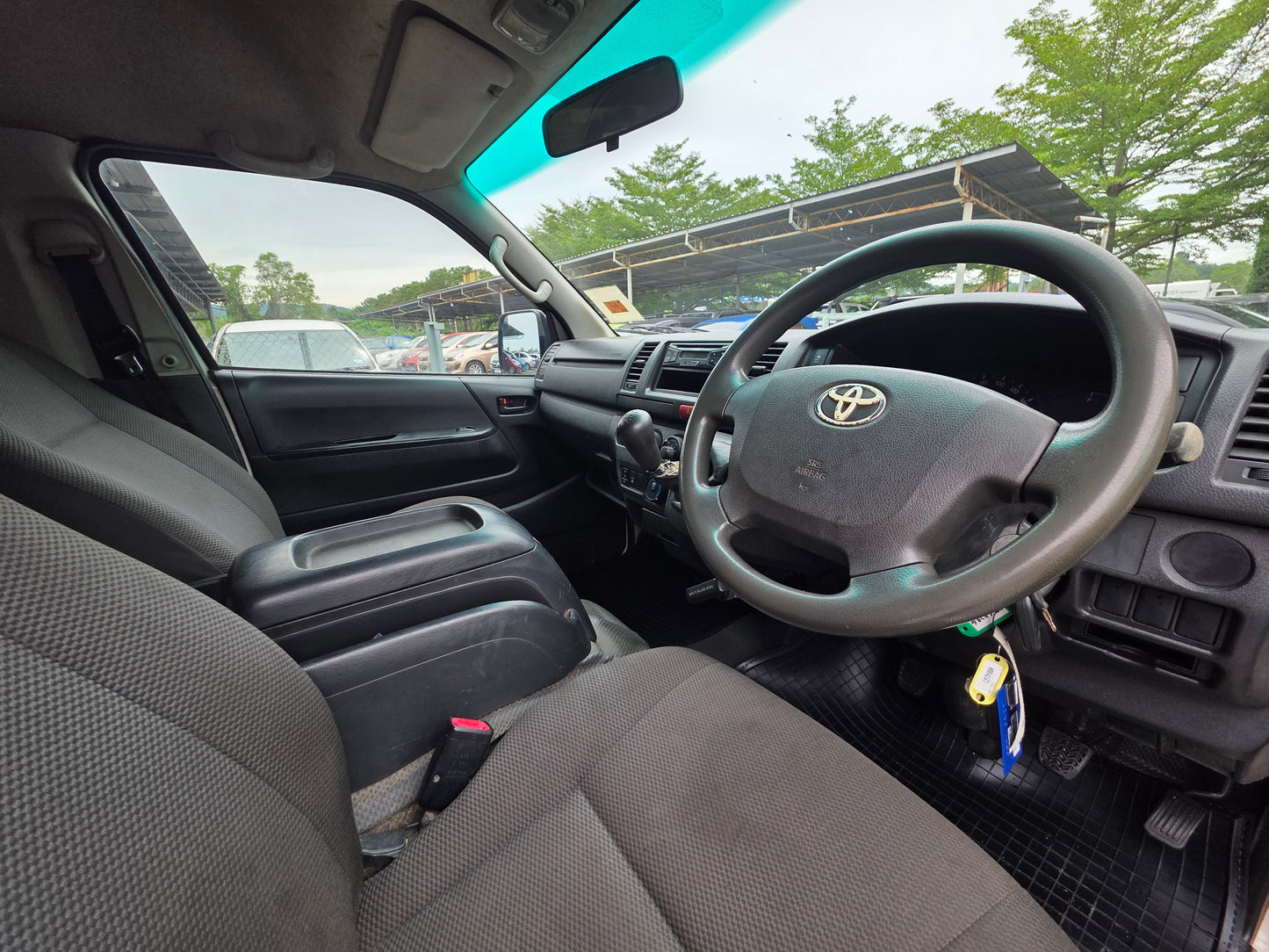 2015 Toyota HIACE WINDOW VAN 2.5 M KDH200 (DIESEL) (MT)