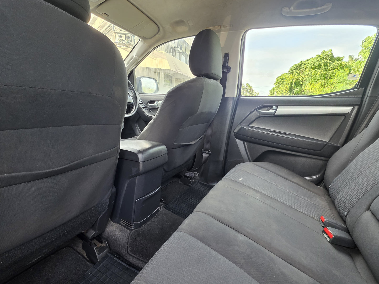 2016 Isuzu D-MAX D/CAB 2.5 A TURBO INTERCOOLER VGS 4WD (AT)