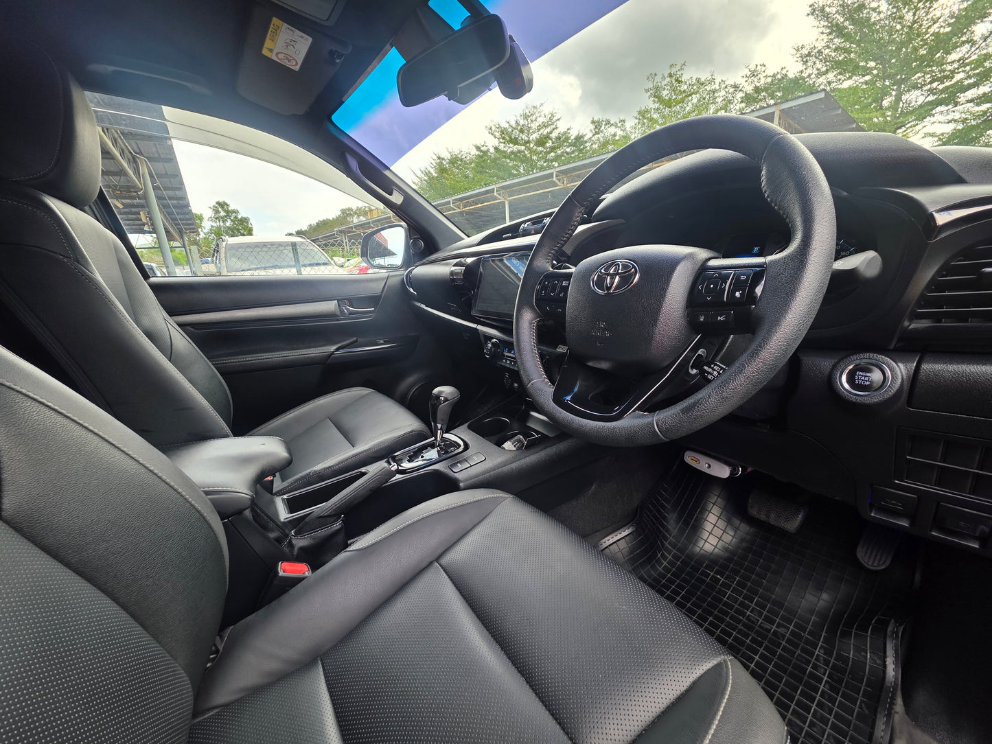 2023 Toyota HILUX D/CAB 2.8 A ROGUE VNT 4WD FL (AT)