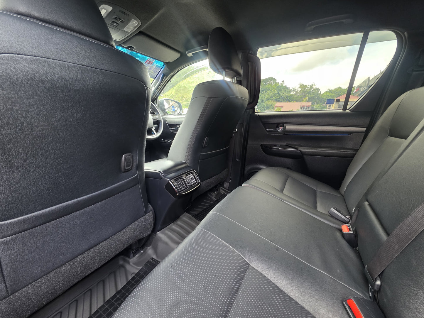 2023 Toyota HILUX D/CAB 2.8 A ROGUE VNT 4WD FL (AT)