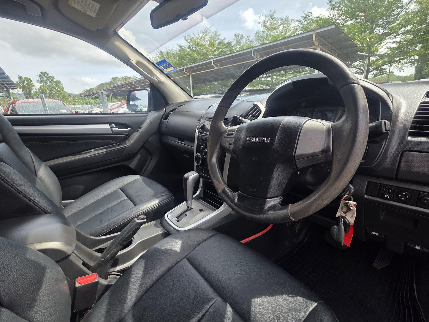 2015 Isuzu MU-X UCR86GGR-TLUH 2.5 A 4x2 (AT)