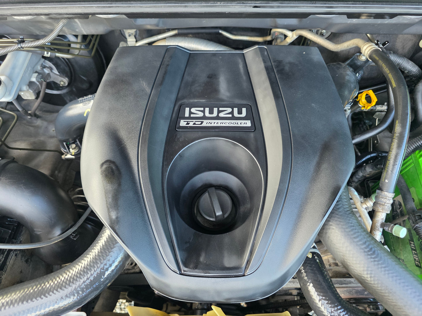 2015 Isuzu MU-X UCR86GGR-TLUH 2.5 A 4x2 (AT)