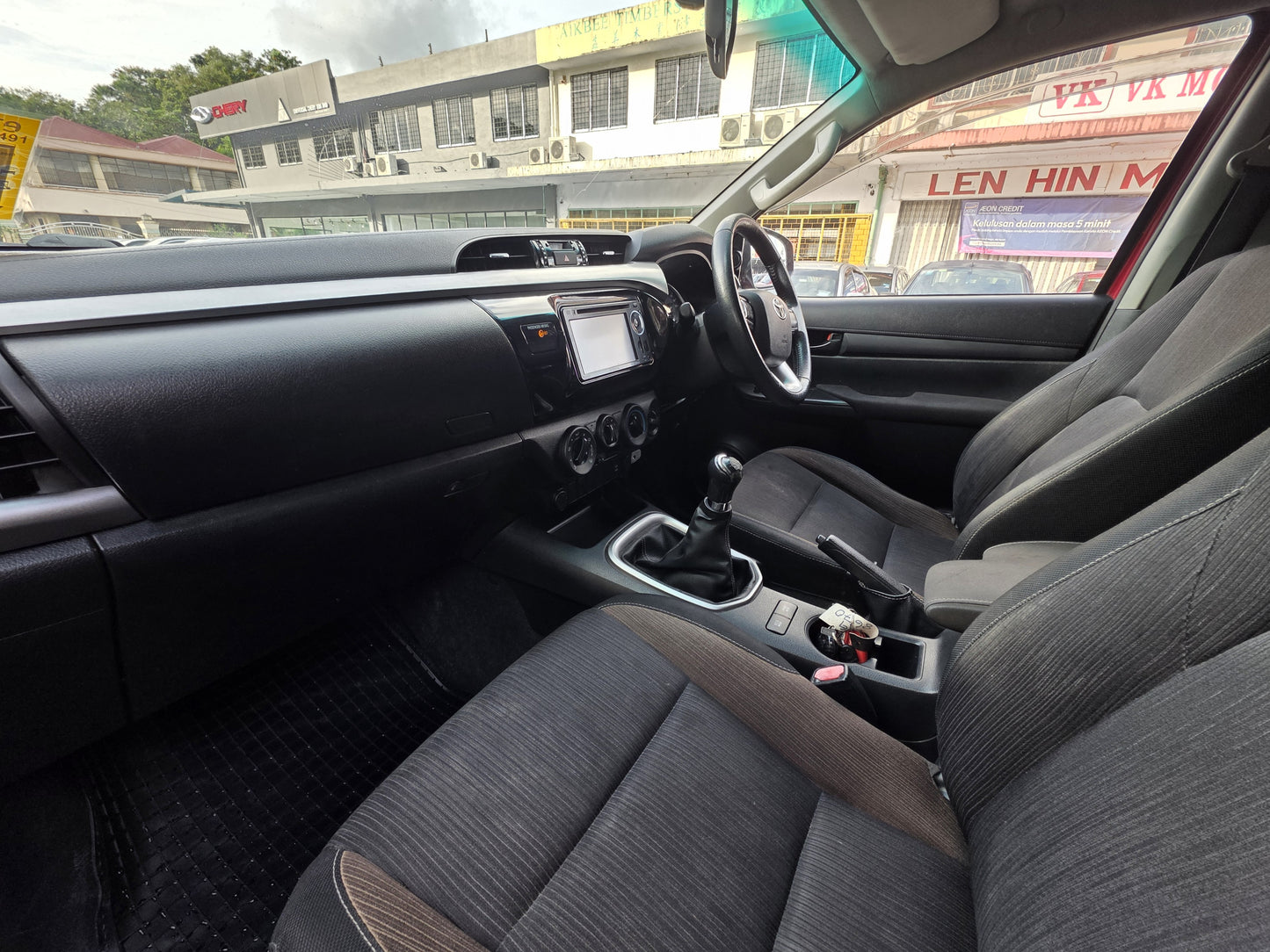 2017 Toyota HILUX D/CAB 2.4 M (G) VNT 4WD (MT) - (VAG8670)
