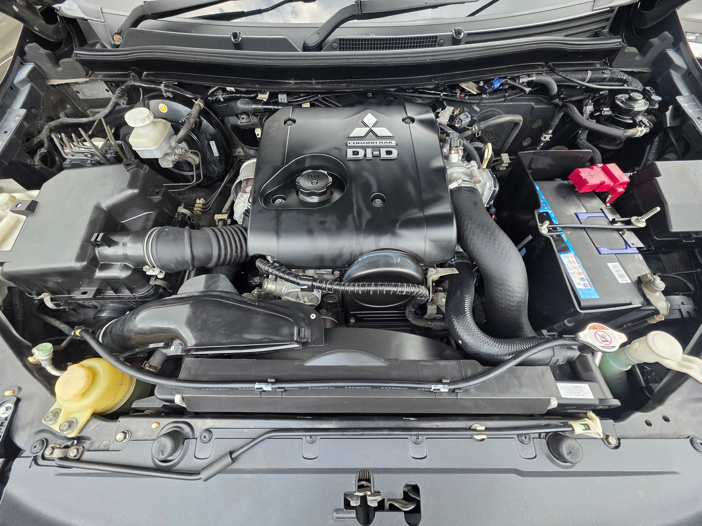 2015 Mitsubishi TRITON D/CAB 2.5 A VGT MS 4WD (AT) - (AKG1618)