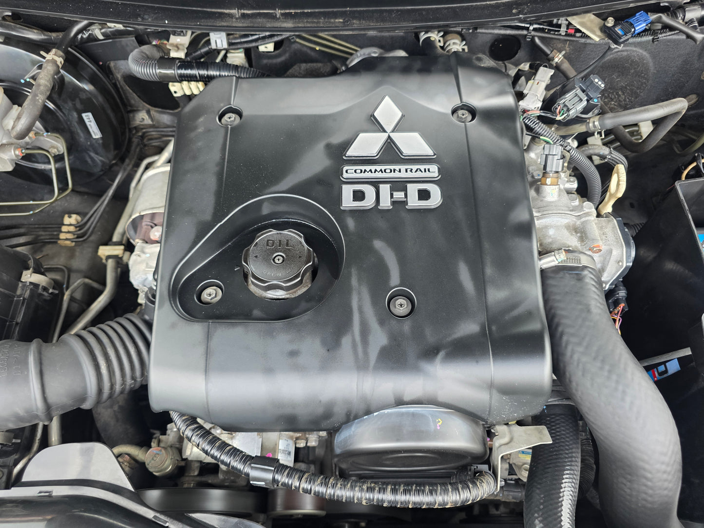 2015 Mitsubishi TRITON D/CAB 2.5 A VGT MS 4WD (AT) - (AKG1618)