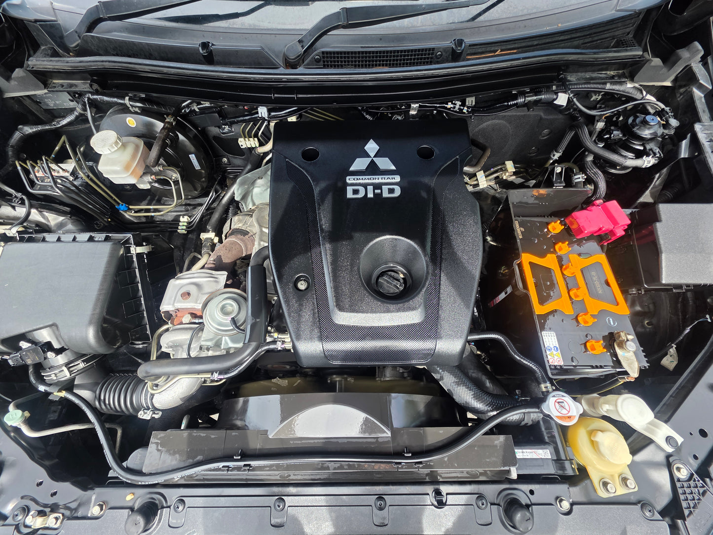 2018 Mitsubishi TRITON D/CAB 2.4 L VGT HS 4X4 4WD (AT) - (VCE6277)