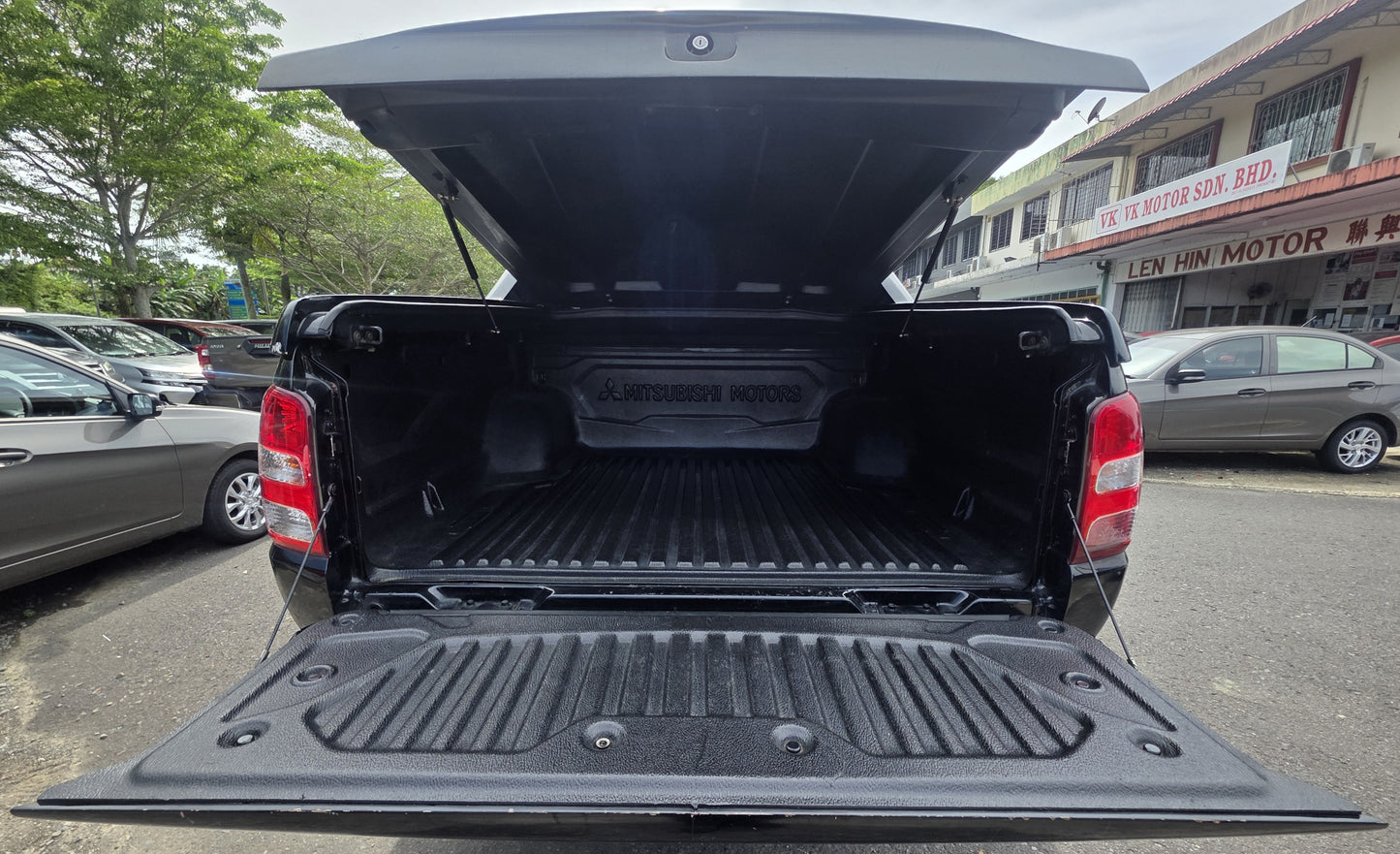 2018 Mitsubishi TRITON D/CAB 2.4 L VGT HS 4X4 4WD (AT) - (VCE6277)