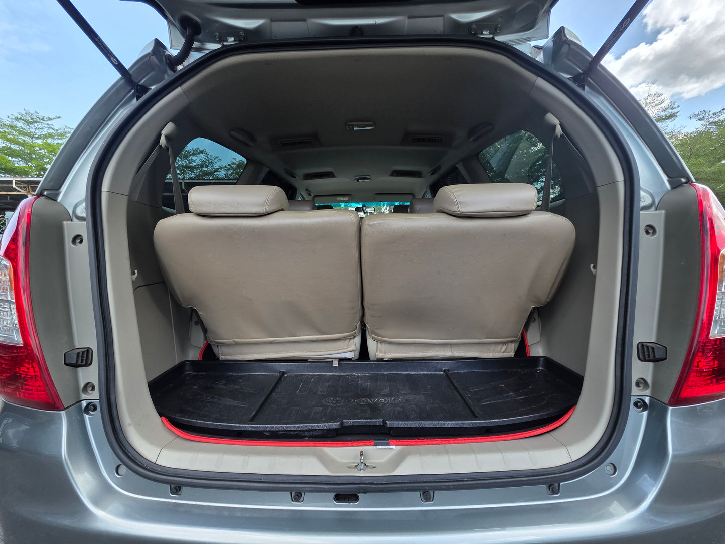 2015 Toyota  INNOVA AVANZA 2.0 A AN40 (E) FL (AT) - (BNJ4017)