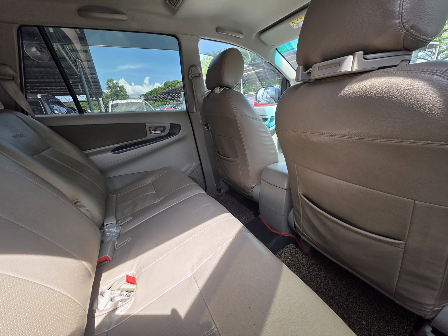 2015 Toyota  INNOVA AVANZA 2.0 A AN40 (E) FL (AT) - (BNJ4017)