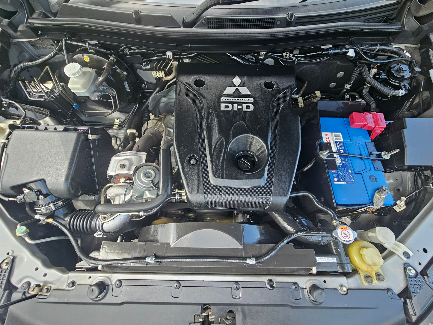 2016 Mitsubishi TRITON D/CAB 2.4 A VGT 4WD (AT) - (VCQ6689)