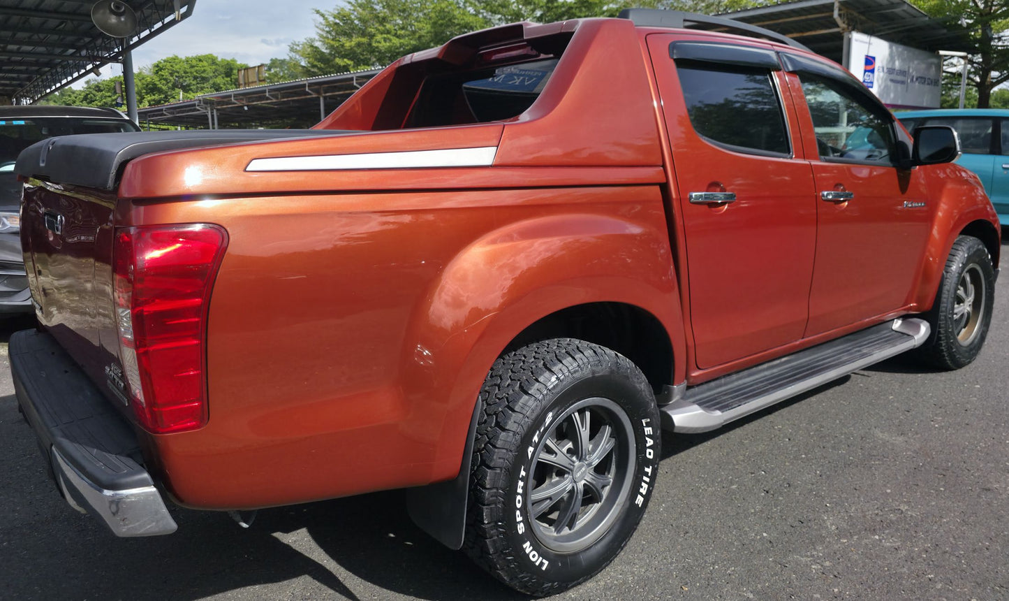 2015 Isuzu D-MAX D/CAB 3.0 A V-CROSS 4WD (AT) - (SS8281X)