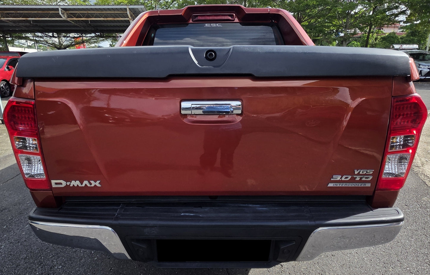 2015 Isuzu D-MAX D/CAB 3.0 A V-CROSS 4WD (AT) - (SS8281X)