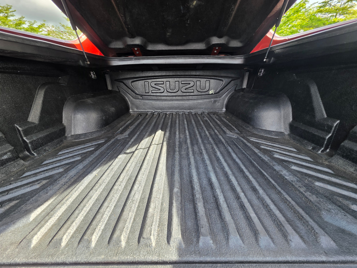2015 Isuzu D-MAX D/CAB 3.0 A V-CROSS 4WD (AT) - (SS8281X)