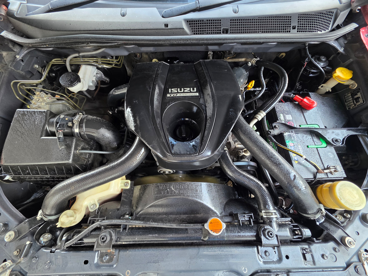 2015 Isuzu D-MAX D/CAB 3.0 A V-CROSS 4WD (AT) - (SS8281X)