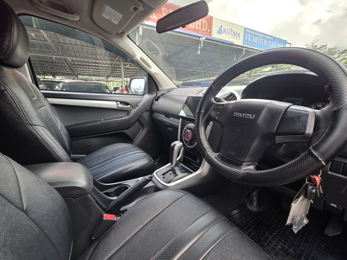 2015 Isuzu D-MAX D/CAB 3.0 A V-CROSS 4WD (AT) - (SS8281X)