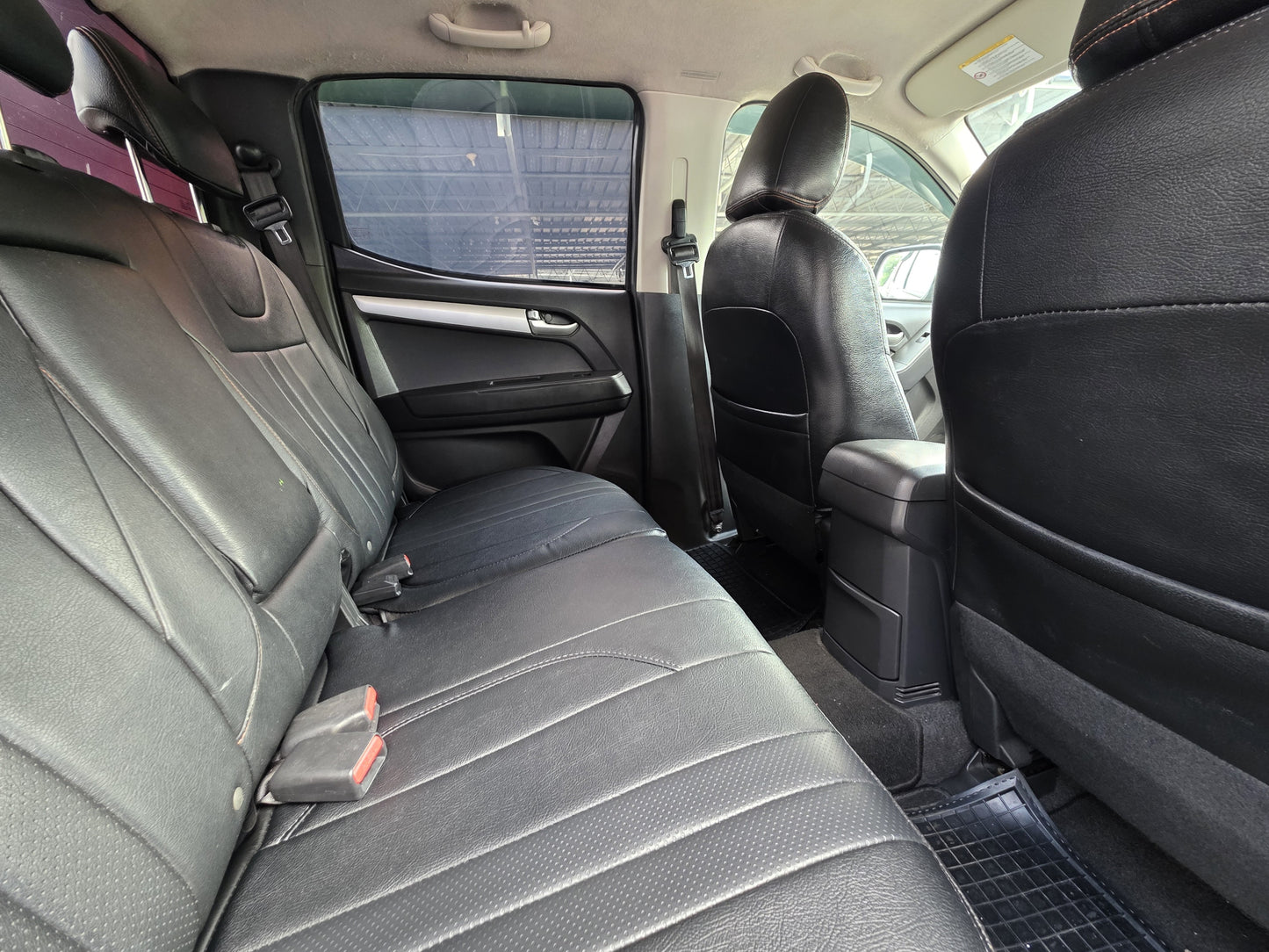 2015 Isuzu D-MAX D/CAB 3.0 A V-CROSS 4WD (AT) - (SS8281X)