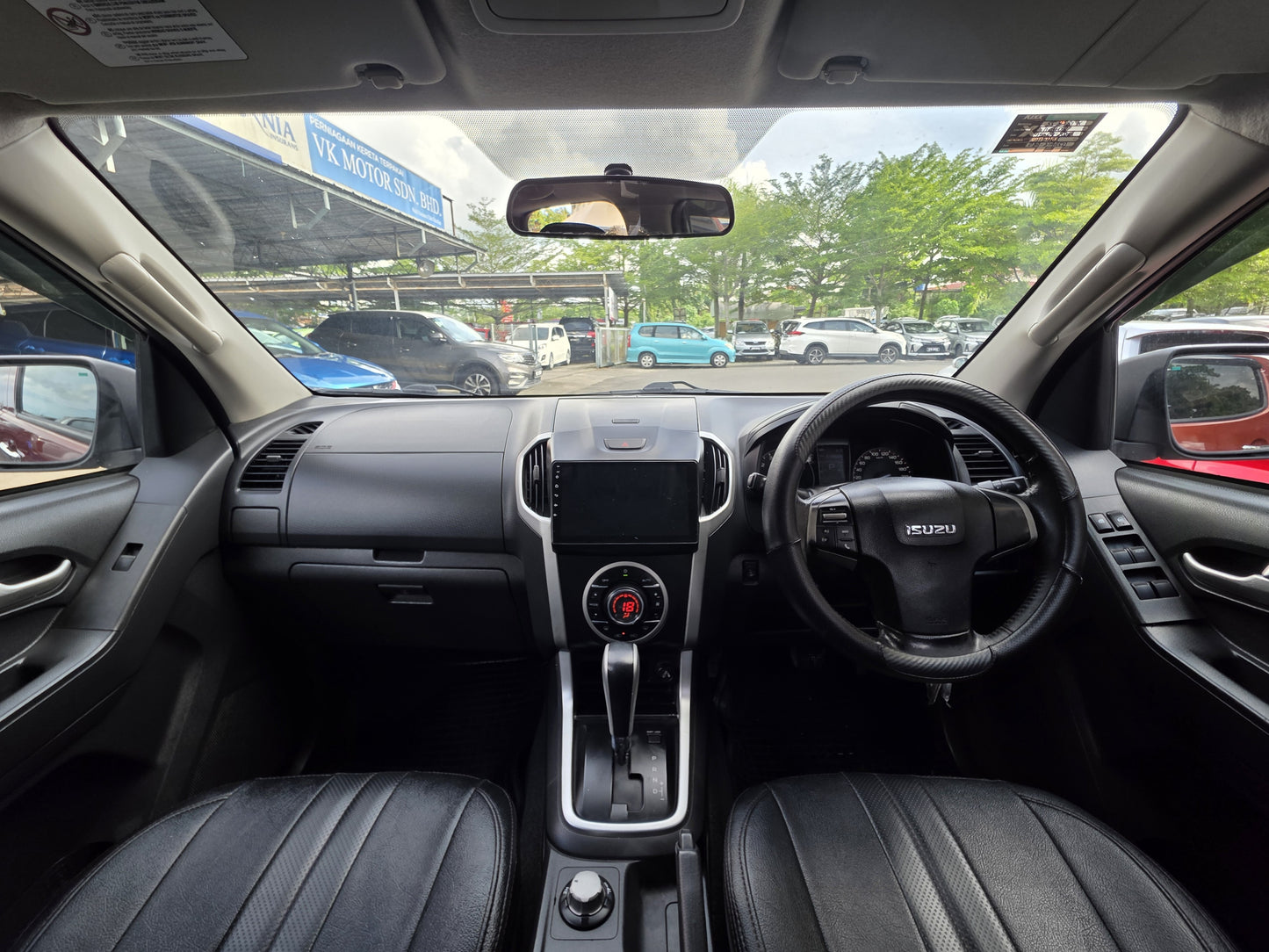 2015 Isuzu D-MAX D/CAB 3.0 A V-CROSS 4WD (AT) - (SS8281X)