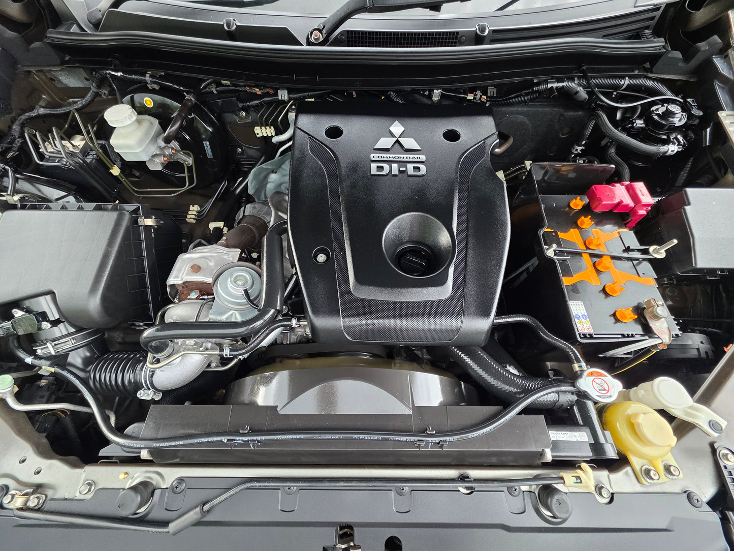 2016 Mitsubishi TRITON DC 2.4 A ADV VGT 4WD (AT) - (JRR9233)