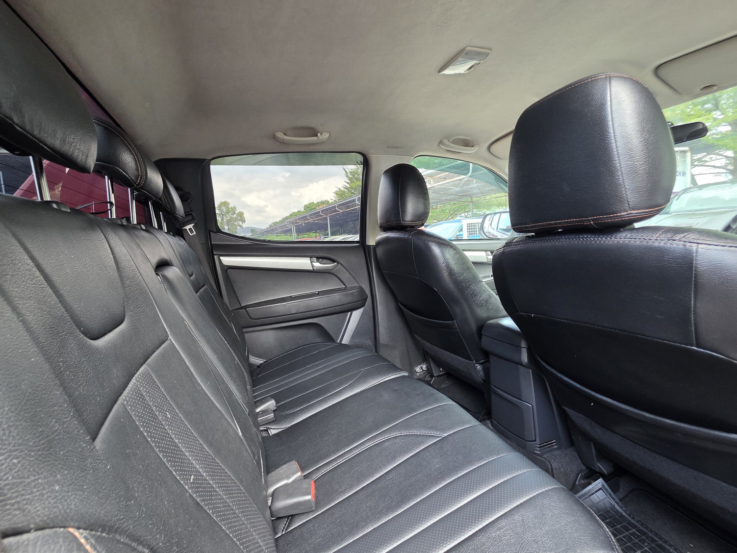 2015 (Reg 2016) Isuzu D-MAX DC 3.0 A V-CROSS SAFARI 4WD (AT) - (SS8281X)
