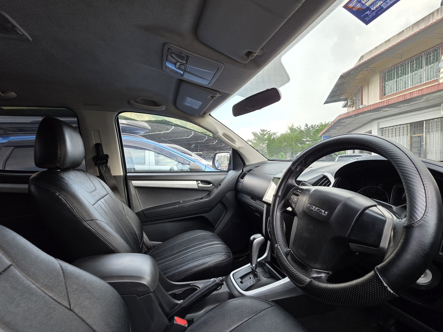 2015 (Reg 2016) Isuzu D-MAX DC 3.0 A V-CROSS SAFARI 4WD (AT) - (SS8281X)