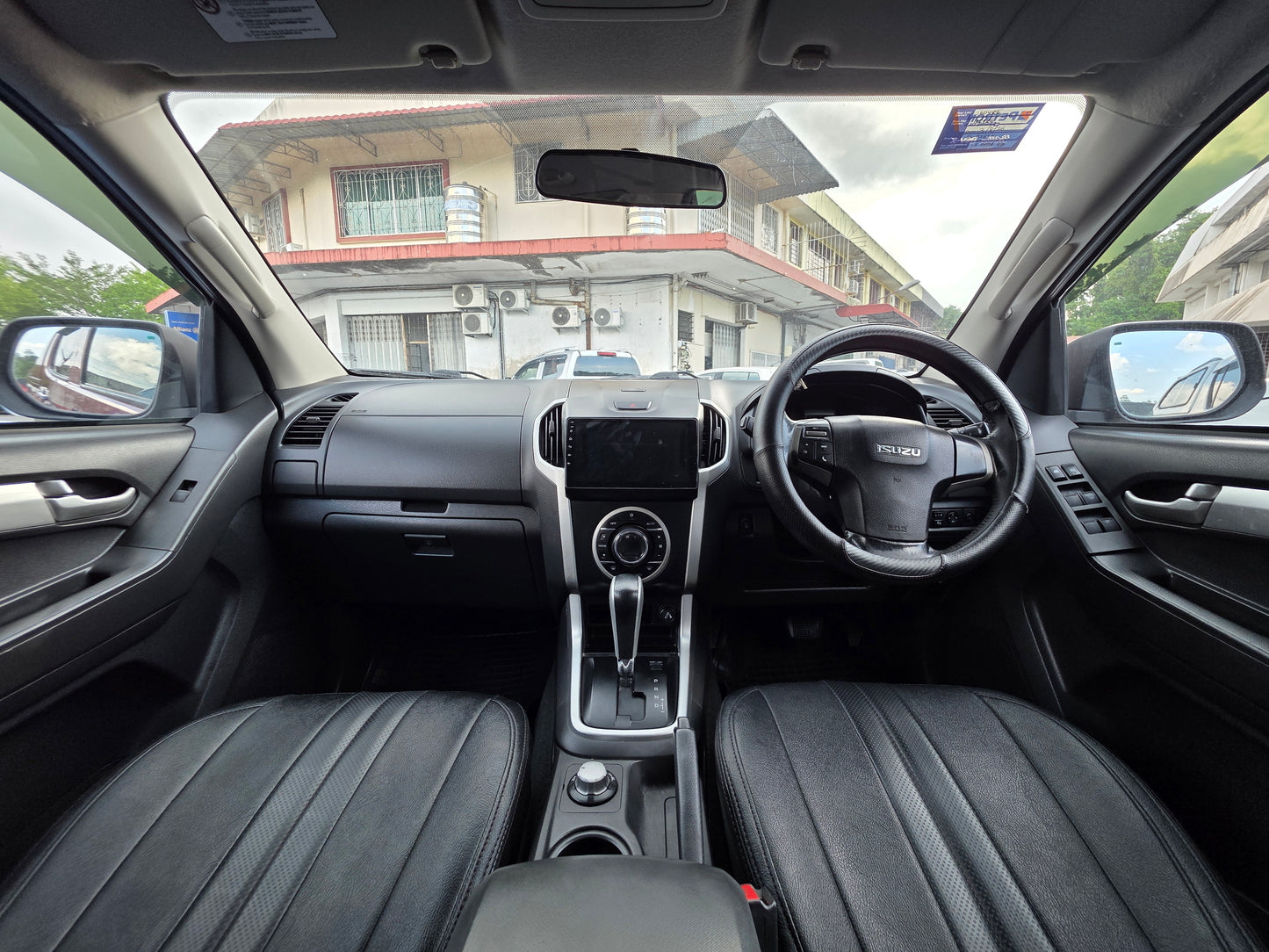 2015 (Reg 2016) Isuzu D-MAX DC 3.0 A V-CROSS SAFARI 4WD (AT) - (SS8281X)