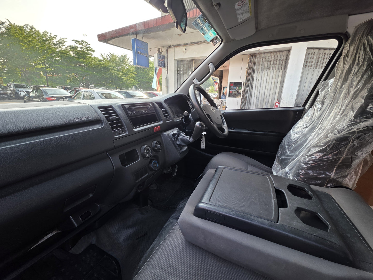 2017 Toyota HIACE KDH200 2.5 M (MT) - (SAC5579D)