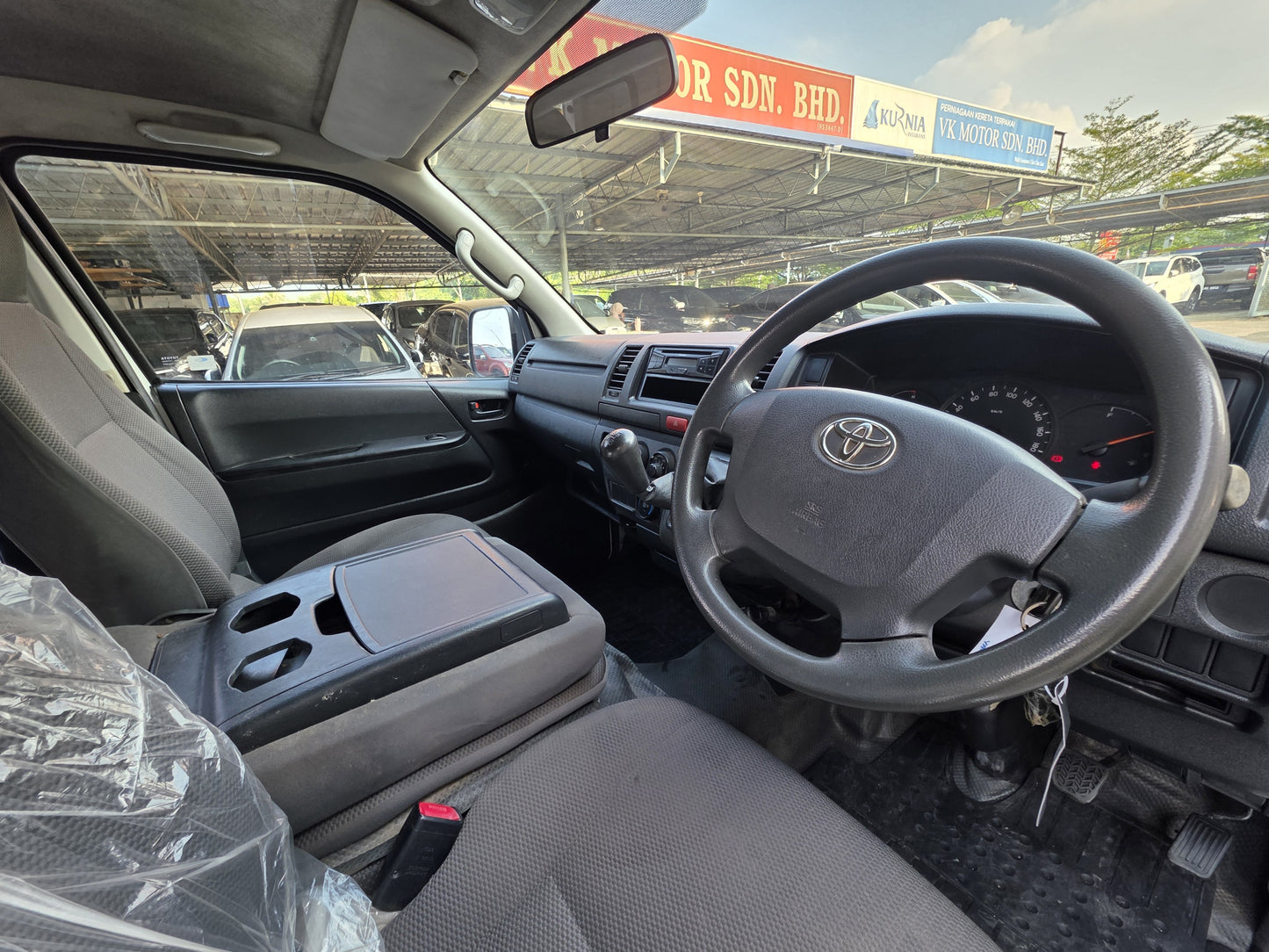 2017 Toyota HIACE KDH200 2.5 M (MT) - (SAC5579D)